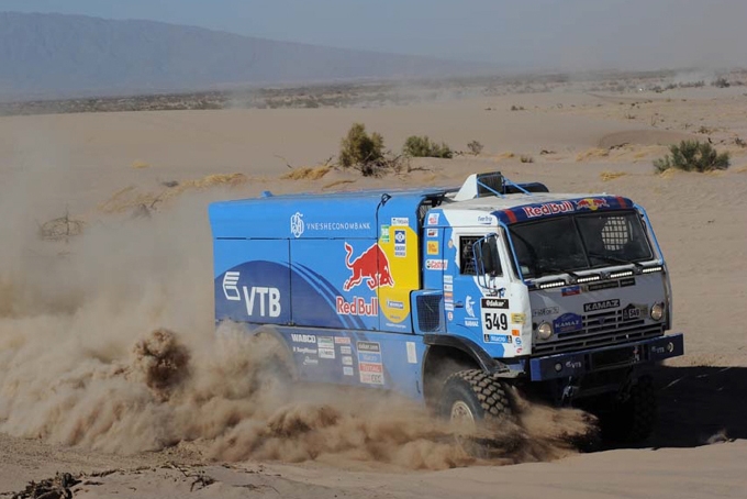 Dakar Rally 2014: Kamaz klasse apart in vijfde etappe, De Rooy behoudt leiding in klassement